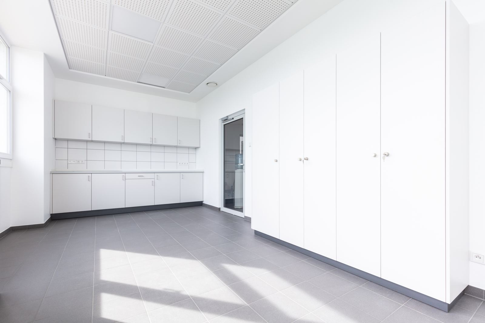Heavy-duty cabinets and work surface