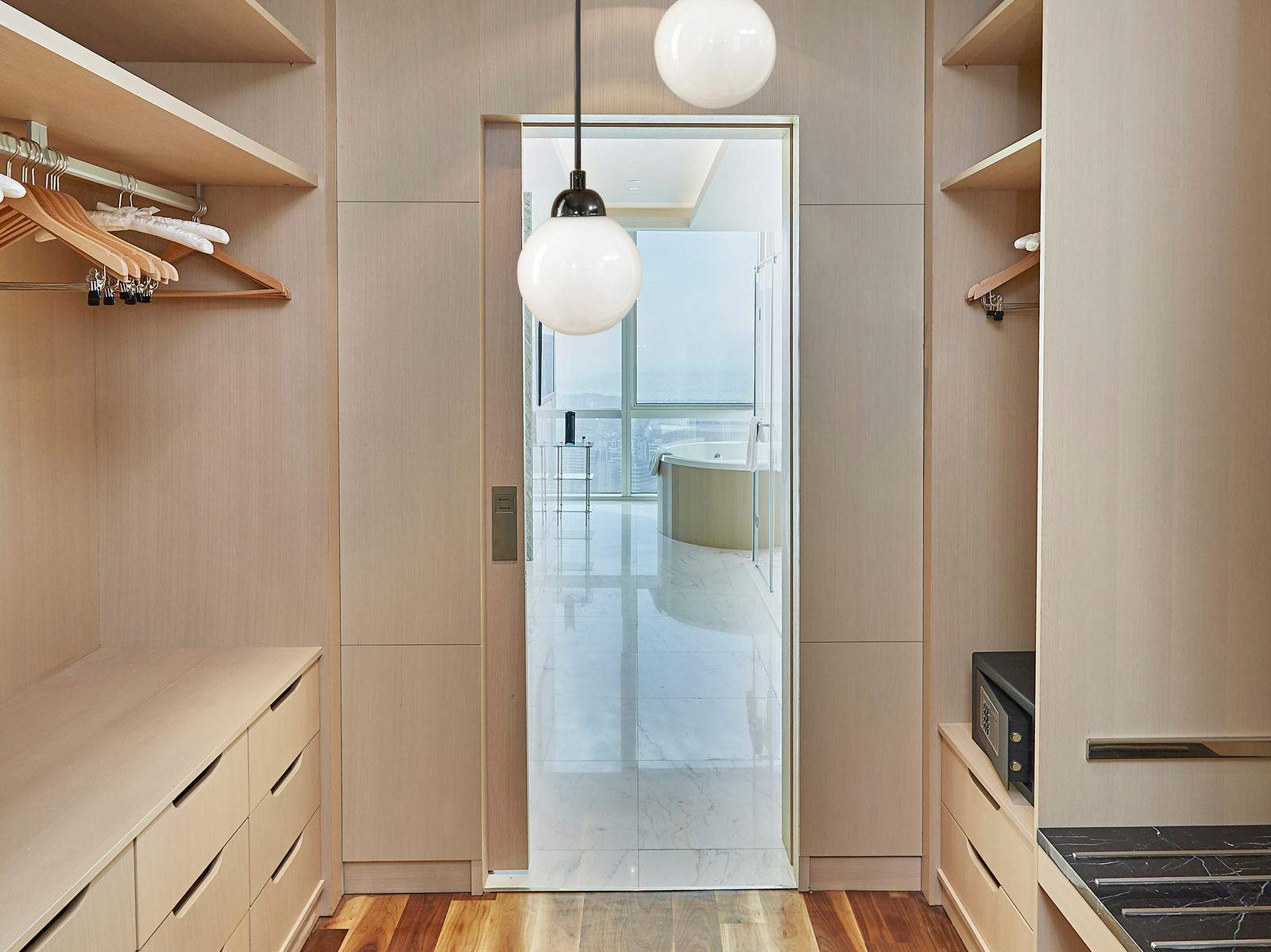 Dressing rooms that fit your life.
